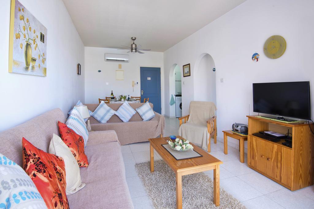 King'S Palace Apartment Paphos Ngoại thất bức ảnh